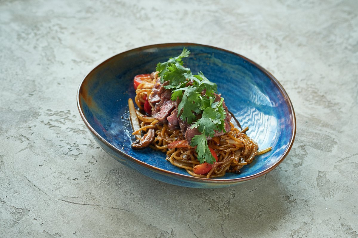 Wheat noodles with beef and mushrooms<br>420 g.