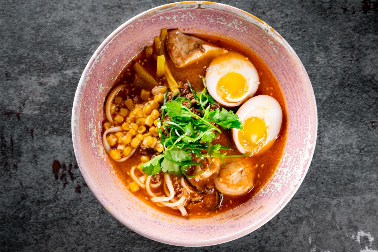 Tan-tan ramen with chicken, beef, pickled egg, pakchoy, shiitake and spices<br>500 g.