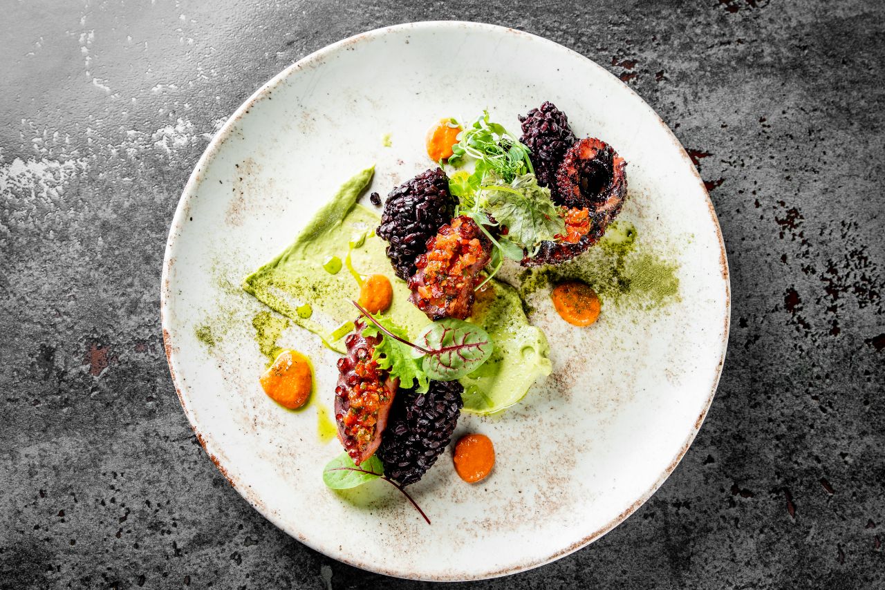 Octopus with black rice, avocado mousse and Romesco sauce <br>300 g.