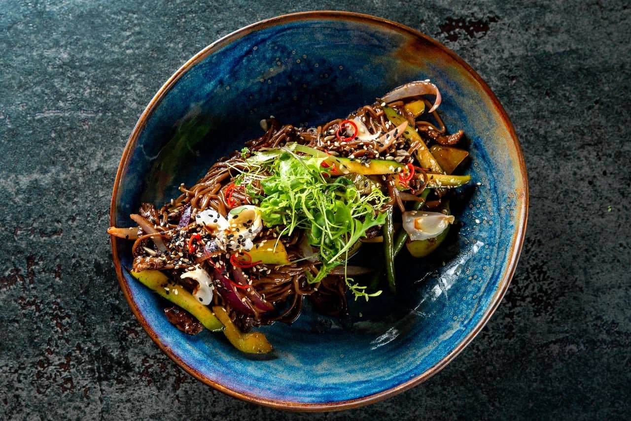 Soba noodles with Skert steak and vegetables <br>420 g.