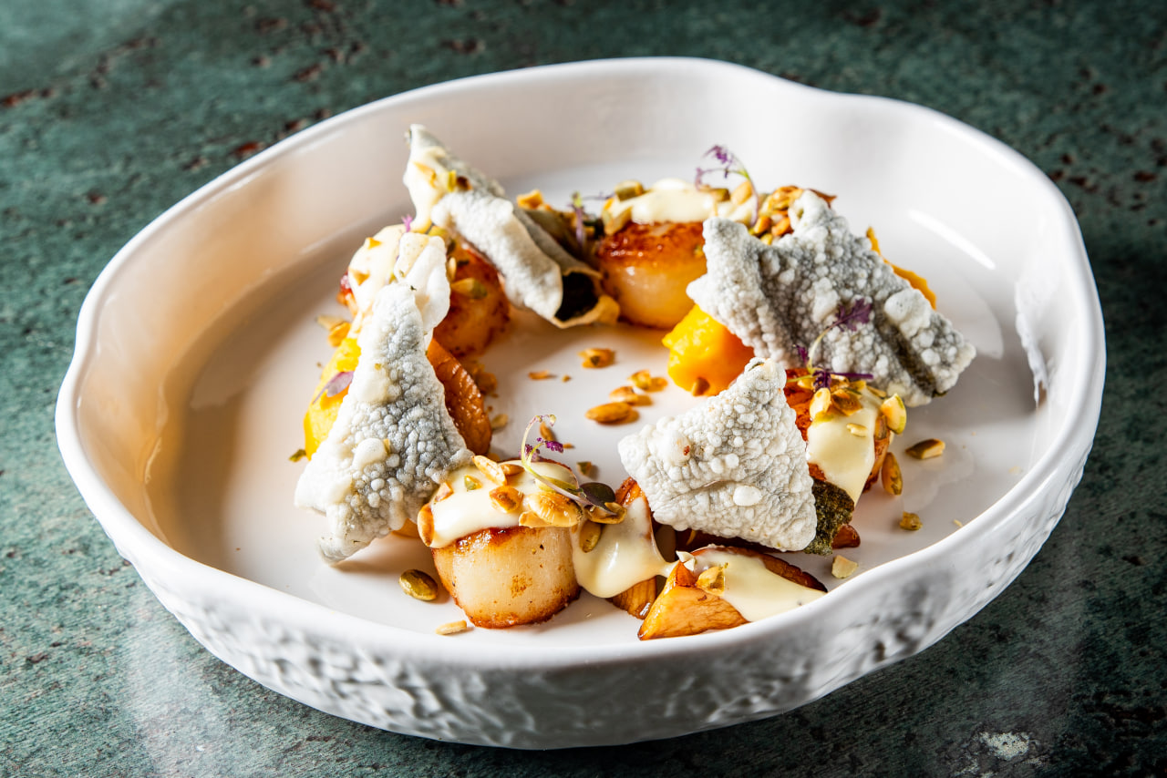 Scallop with pumpkin mousse and eringe mushrooms <span color-type="color" style="color: #ff0000;">new</span><br>230 g.