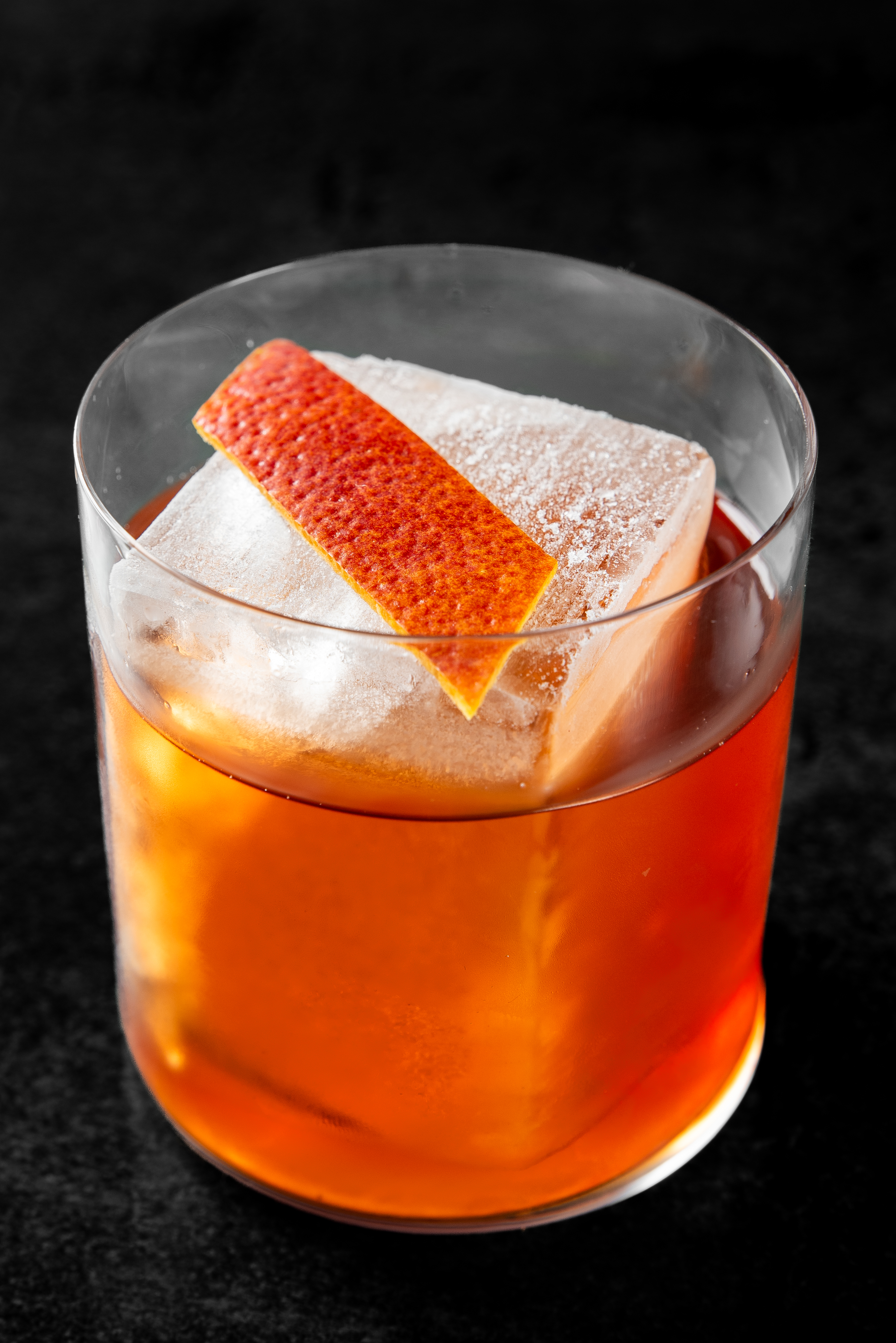 <span style="font-weight: 700;">Boulevardier</span><br>(Безалкогольный вермут, безалкогольный биттер, безалкогольный виски)