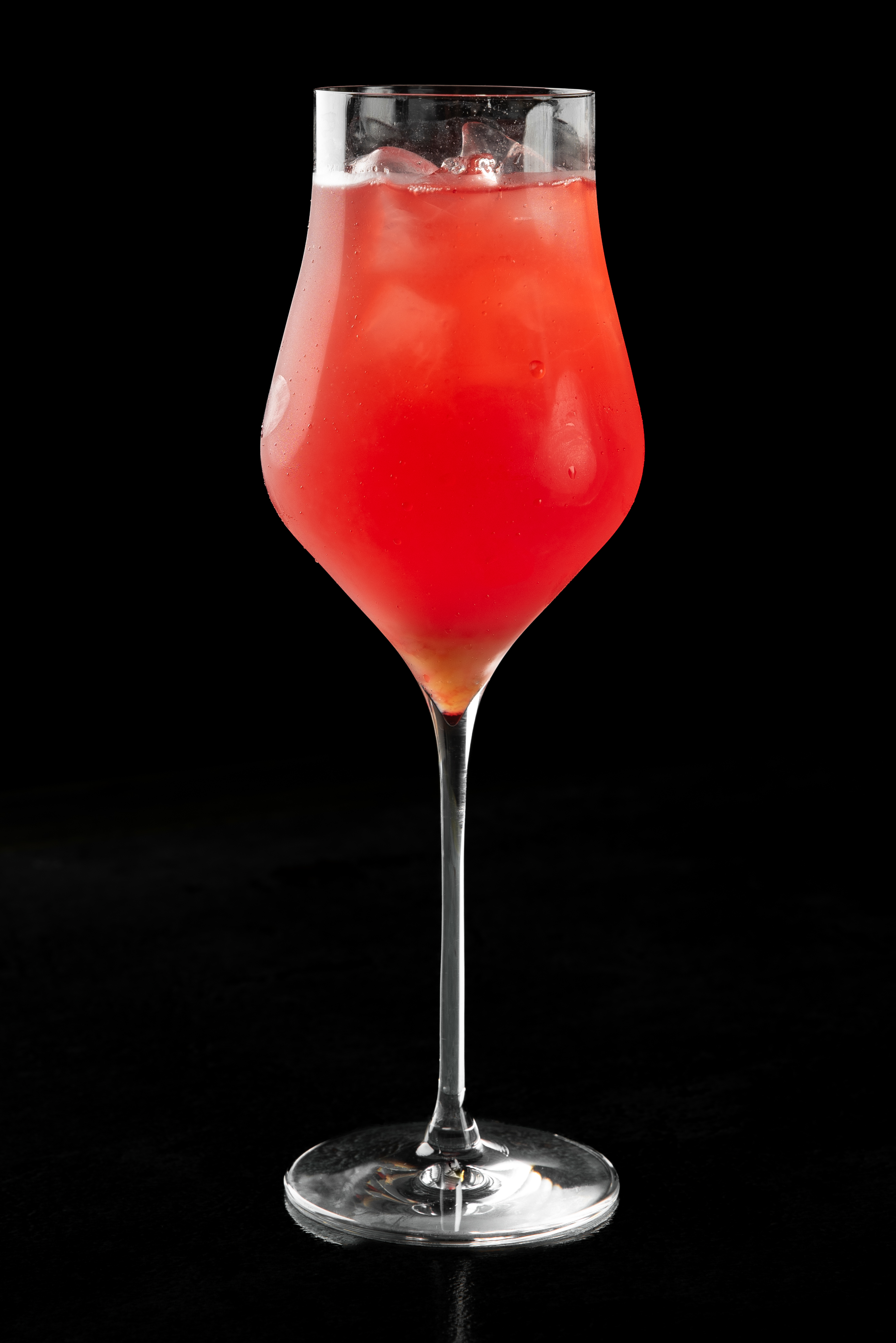 Gin tonic  Banana-strawberry<br>(Bombay Sapphire, пюре банан, земляника, лайм)