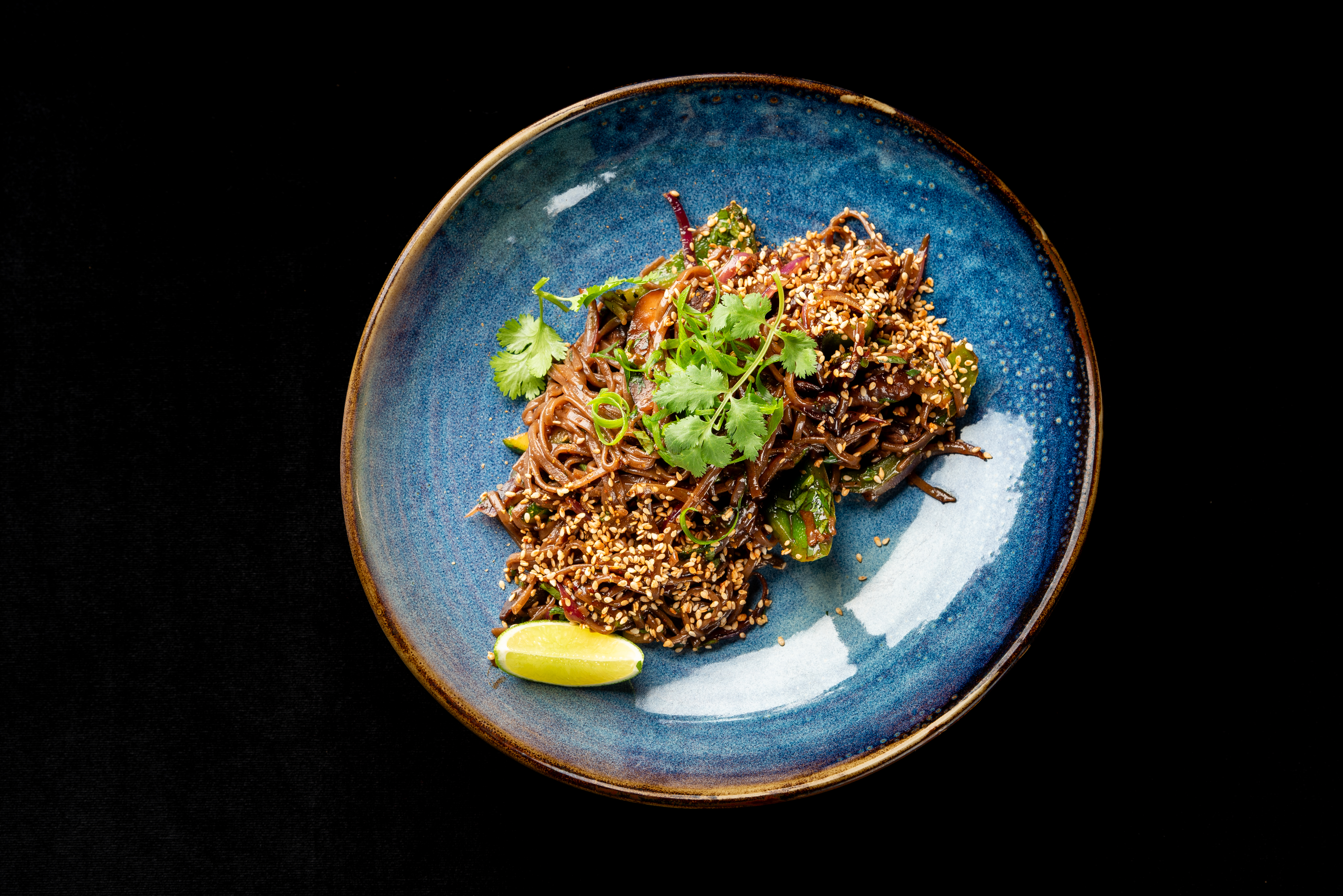 Лапша соба с говядиной и овощами <br>