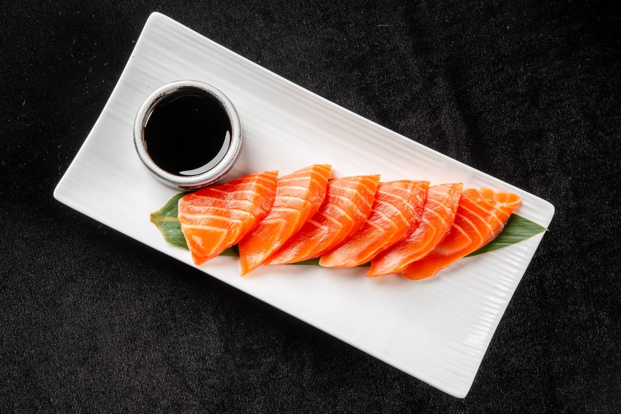 <span color-type="color" style="color:     #ffffff"><span style="font-weight: 700;">Сашими лосось</span><br></span>