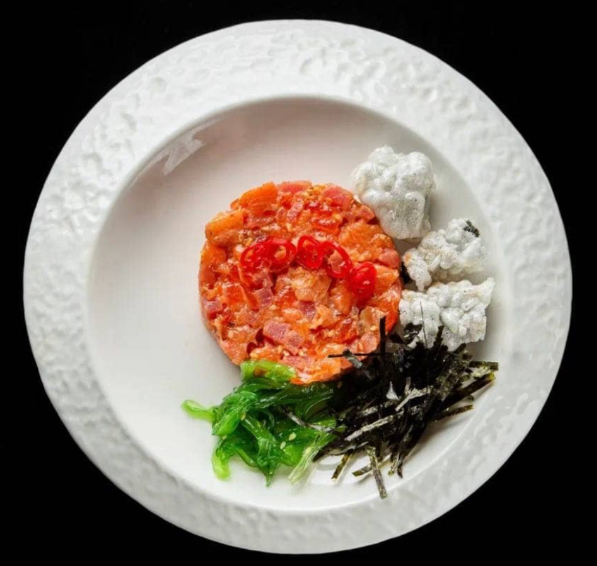 <span color-type="color" style="color:   #ffffff;">Тартар из форели и тунца<br></span>