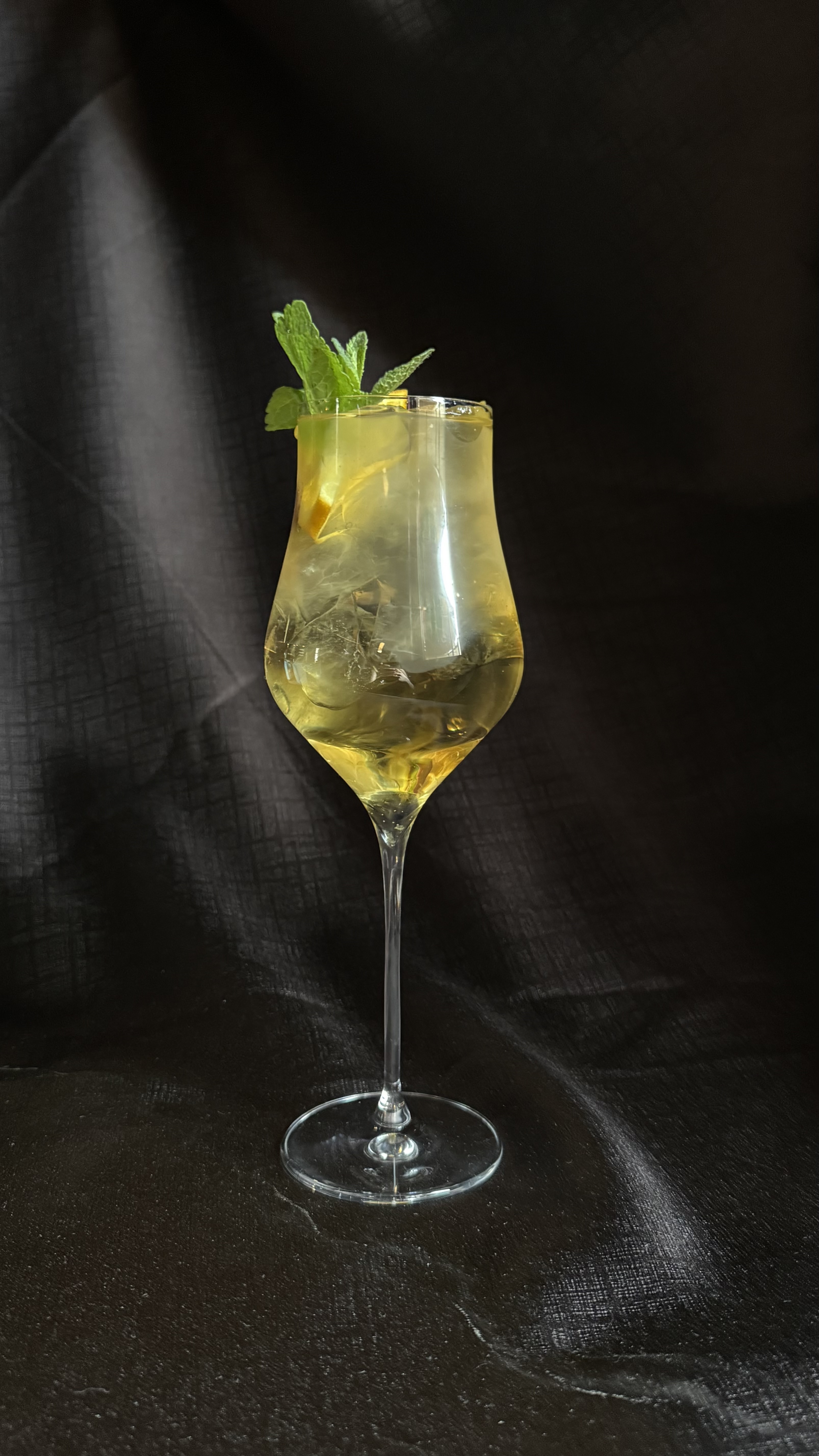 <span style="font-weight: 700;">Lillet Spritz</span><br>(Lillet Blanc , игристое)