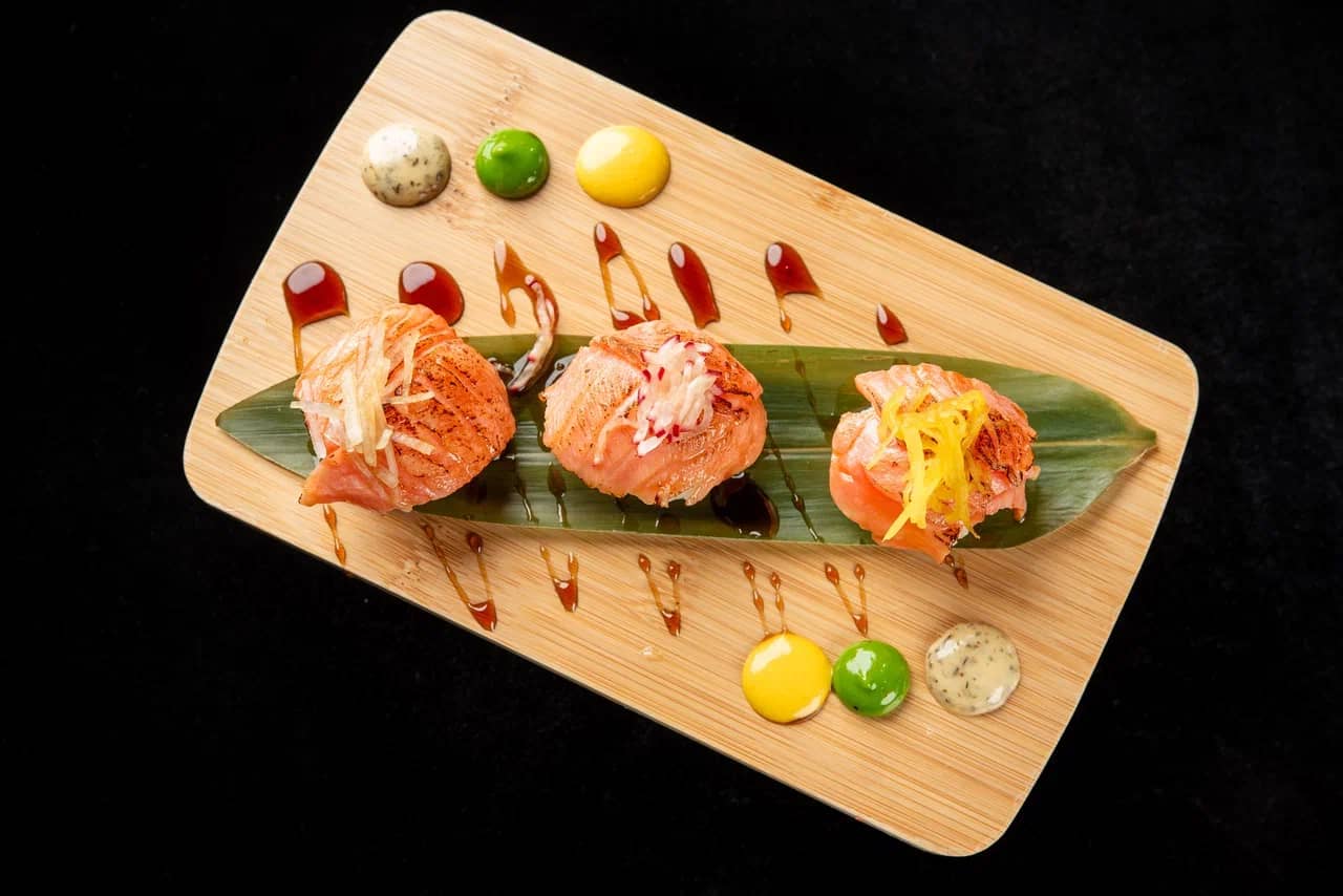 <span style="font-weight: 700">Aburi Salmon</span><br>