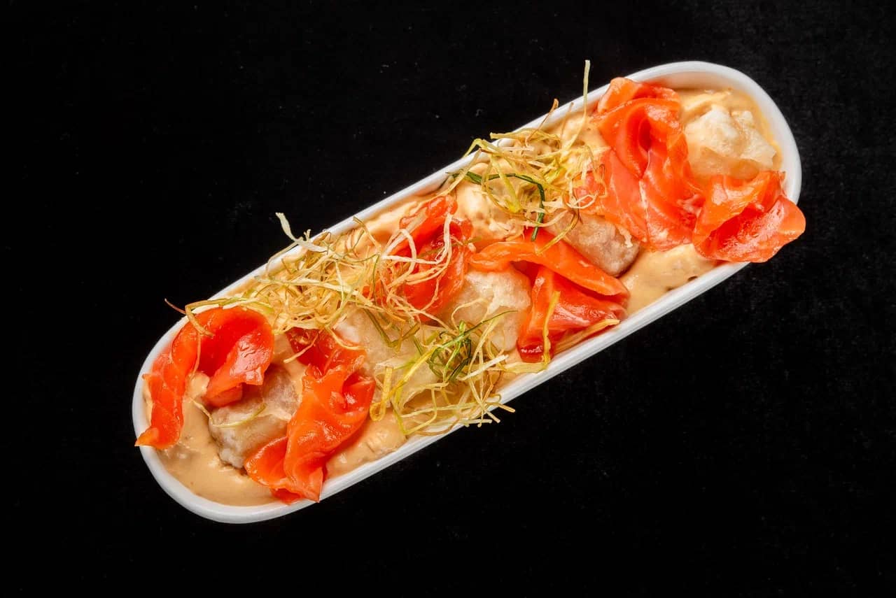 <span style="font-weight: 700">Salmon with mozzarella in tom yum foam</span><br>